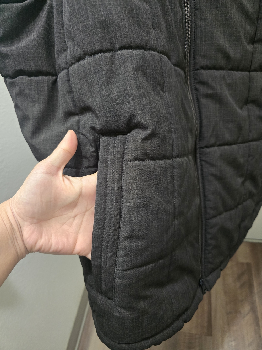 Ariat Men’s Crius Insulated Puffer Vest Heavyweight - Picture 2 of 13